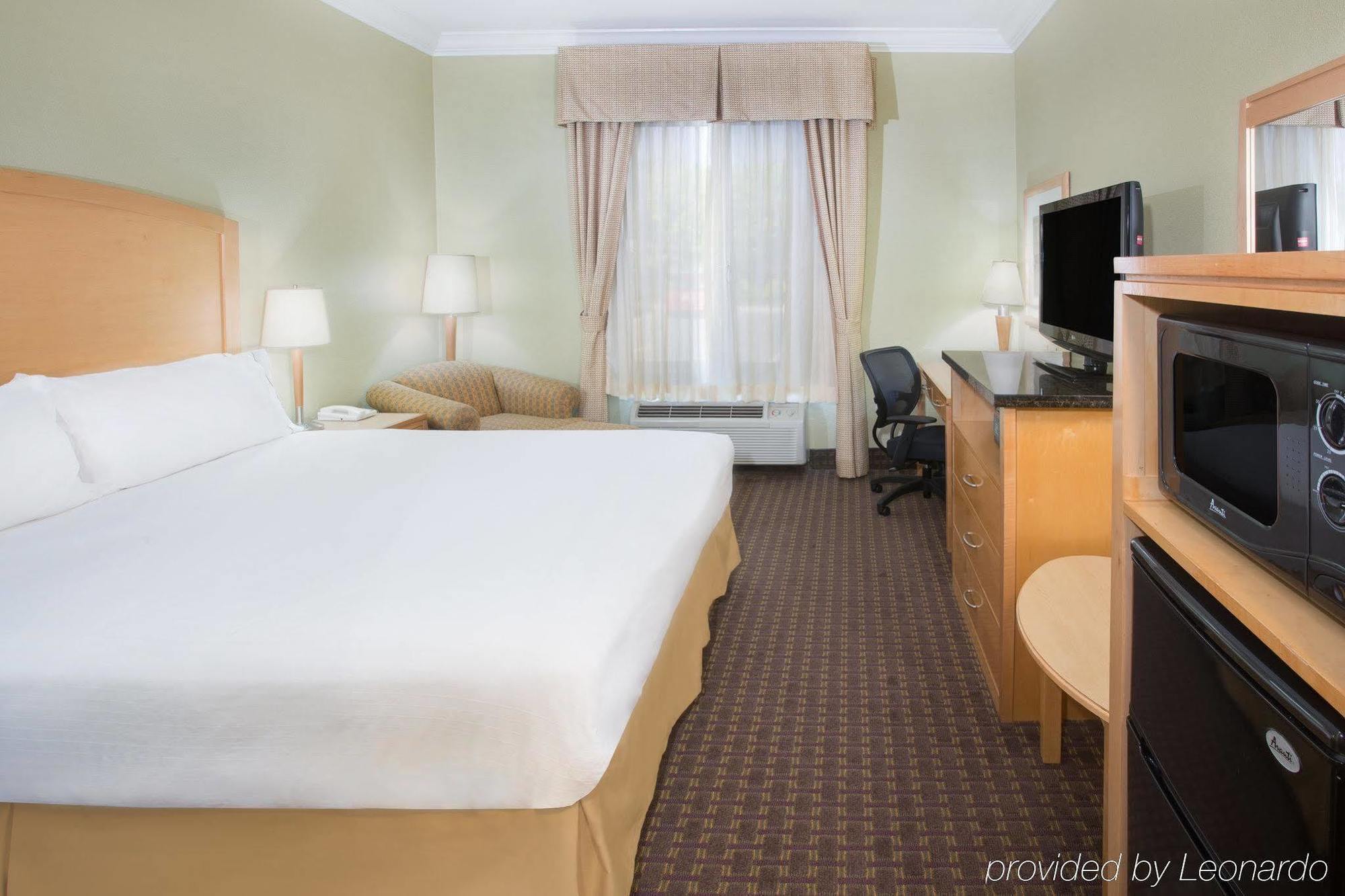 Holiday Inn Express Hotel & Suites Vacaville By Ihg Exterior foto